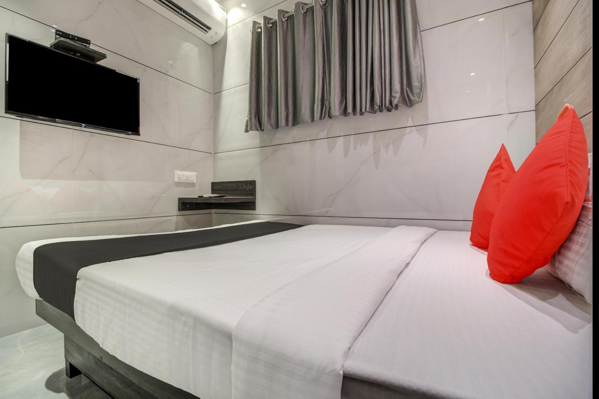 Hotel Spring Residency Мумбаи Экстерьер фото