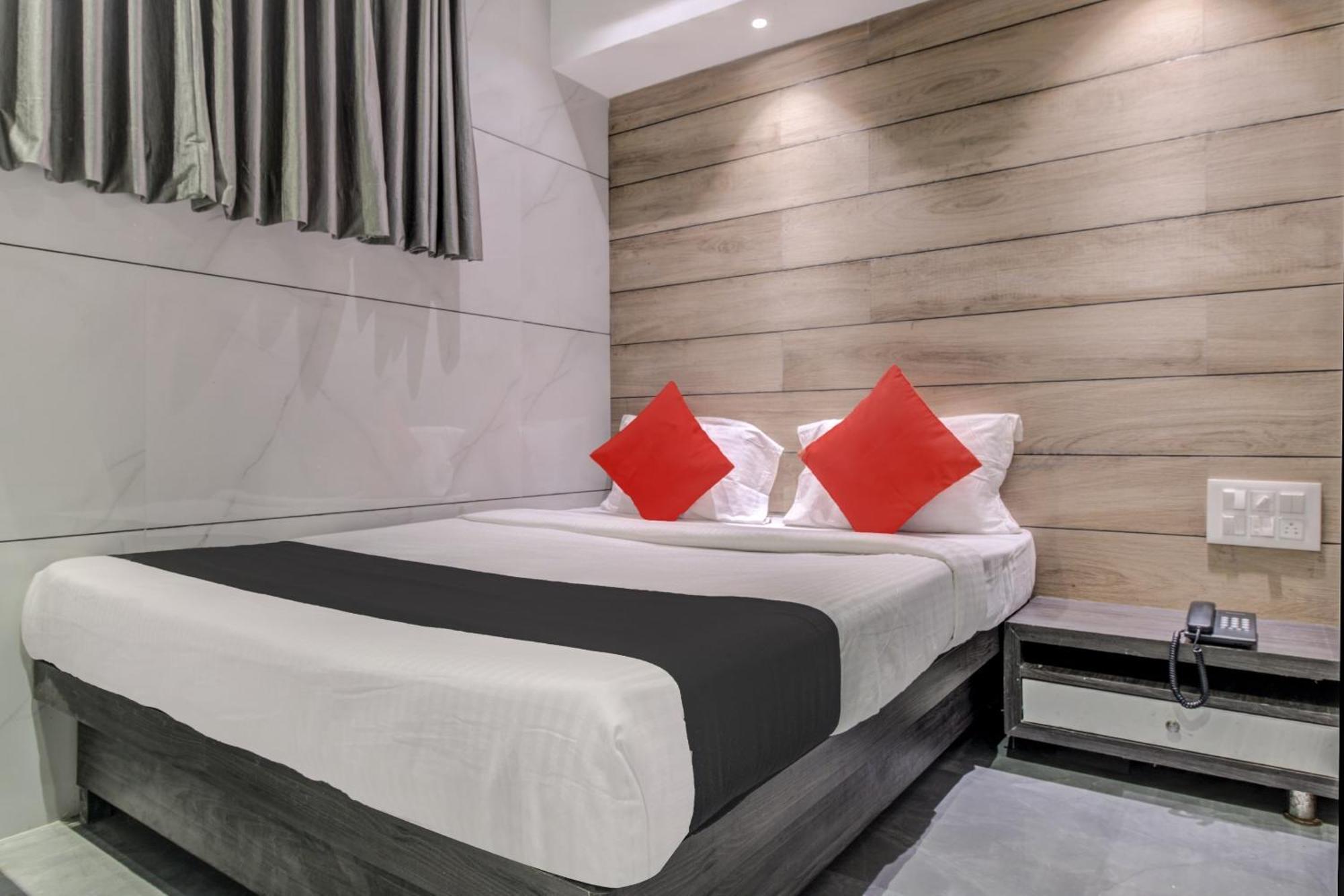 Hotel Spring Residency Мумбаи Экстерьер фото