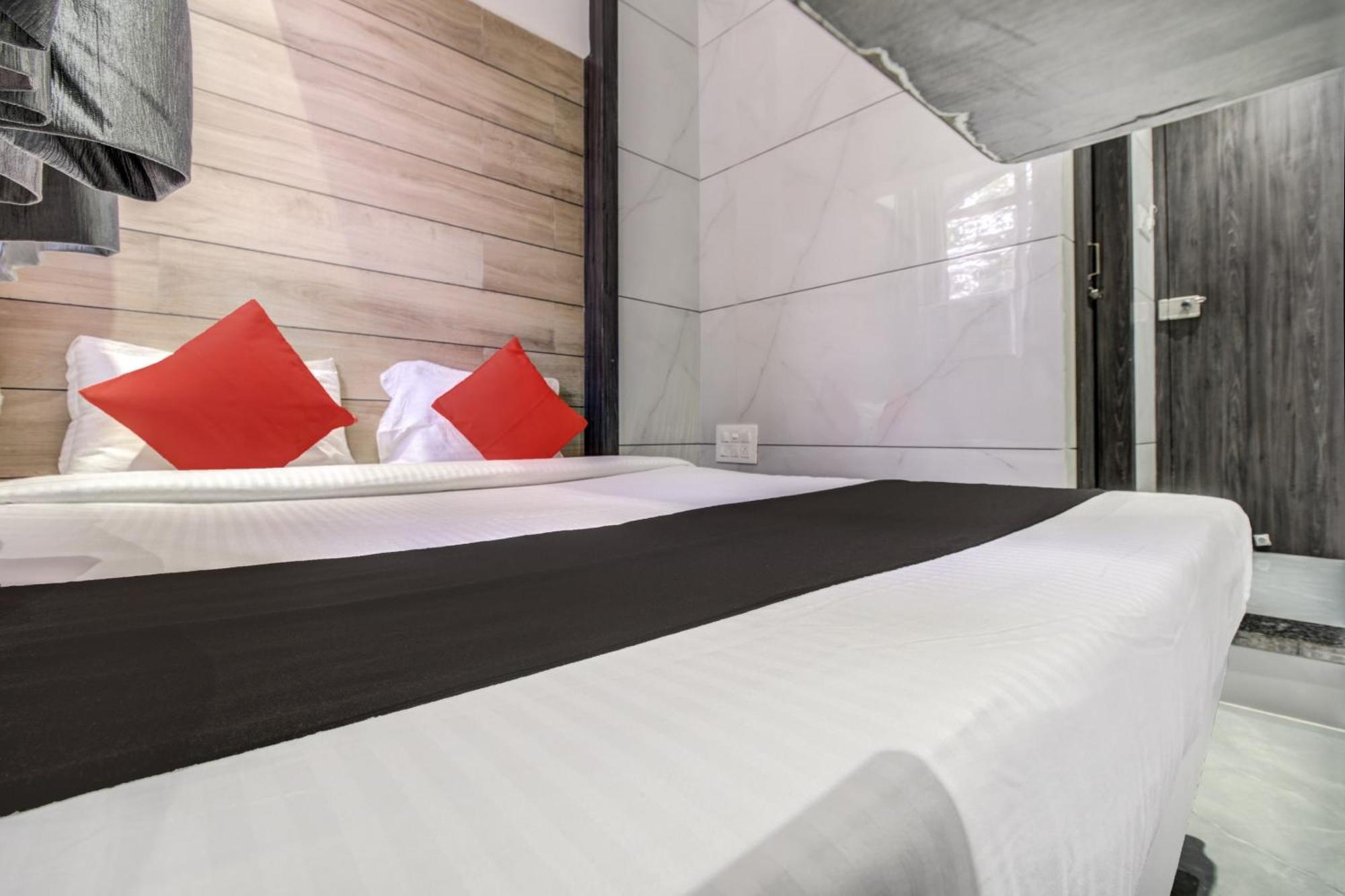 Hotel Spring Residency Мумбаи Экстерьер фото