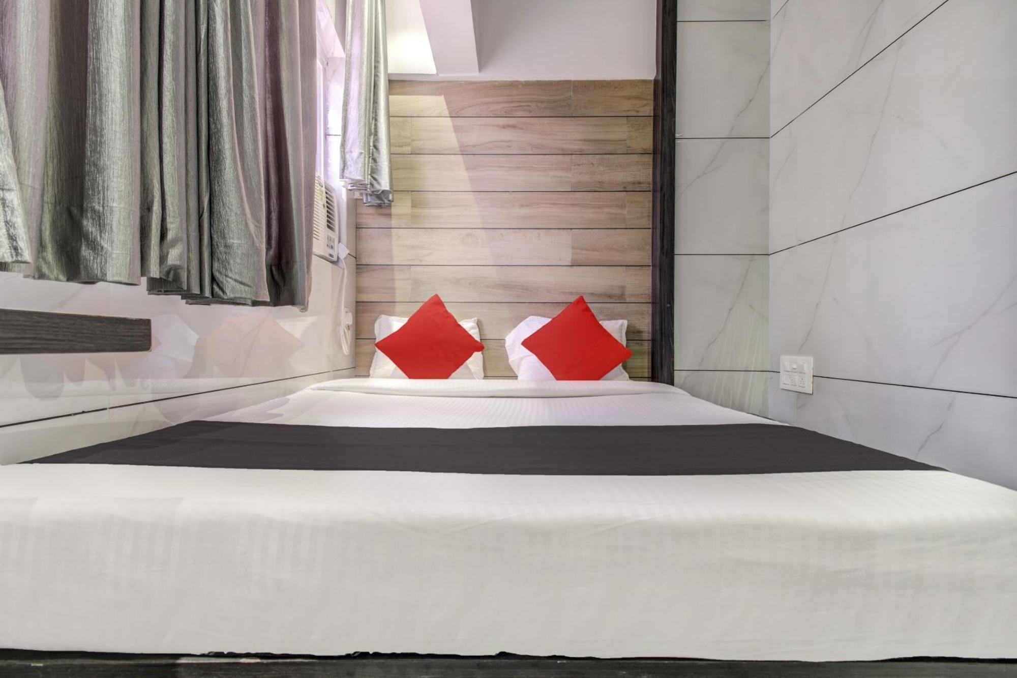 Hotel Spring Residency Мумбаи Экстерьер фото