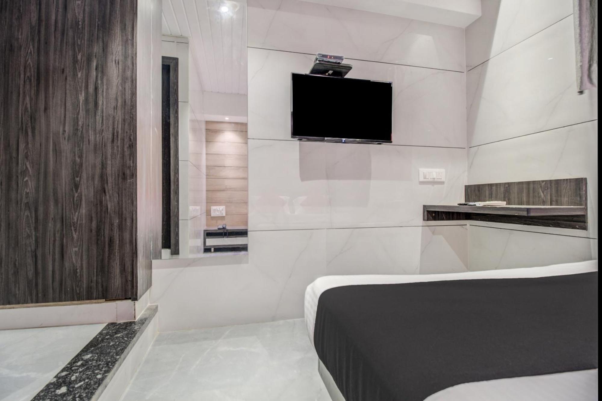 Hotel Spring Residency Мумбаи Экстерьер фото